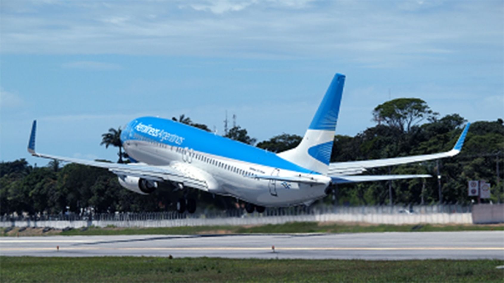 Aerolíneas cancela vuelos a México, Brasil y Chile hasta el 9 de abril