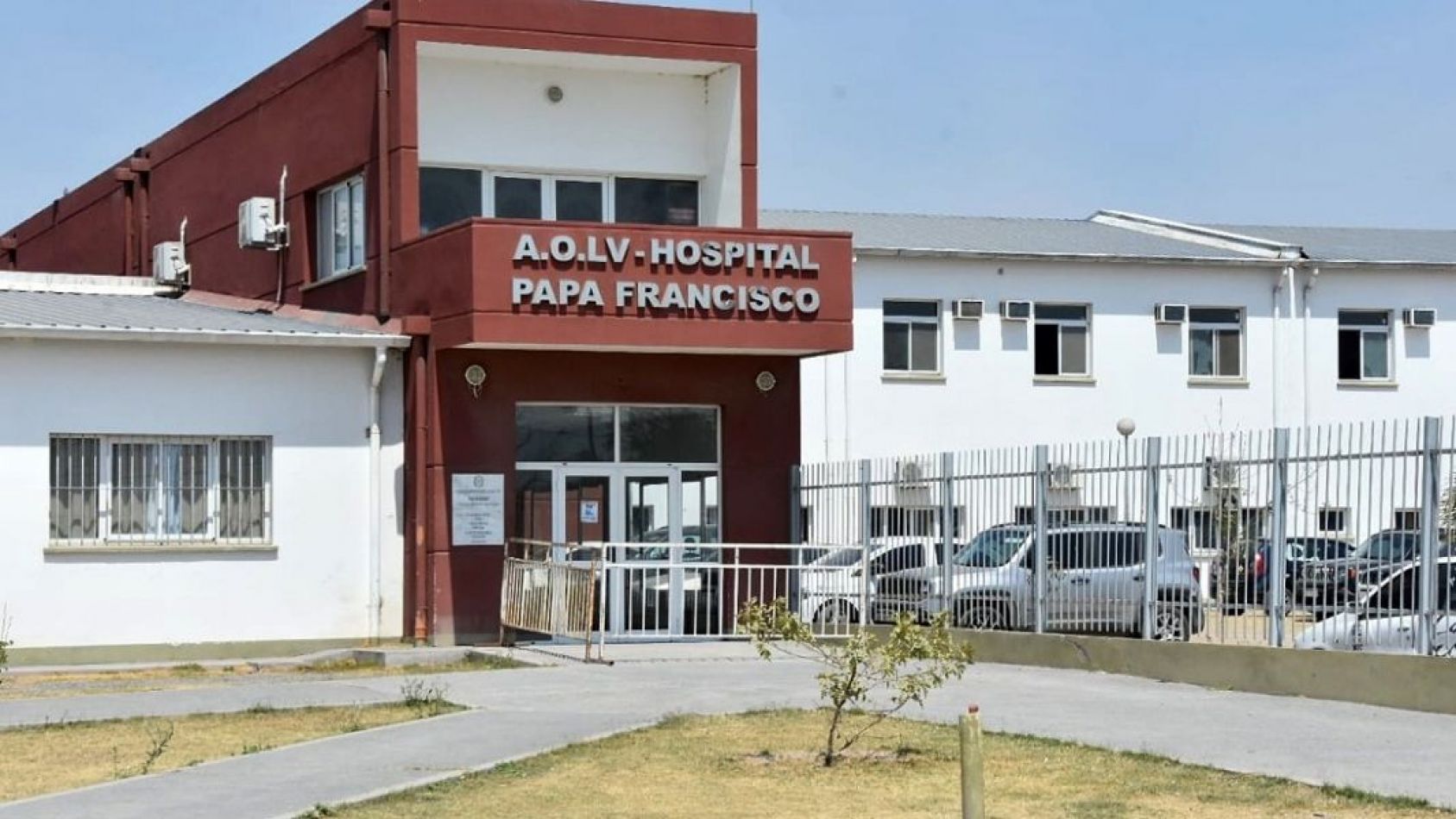 Los internados con COVID en el Hospital Papa Francisco no tienen el esquema de vacunación