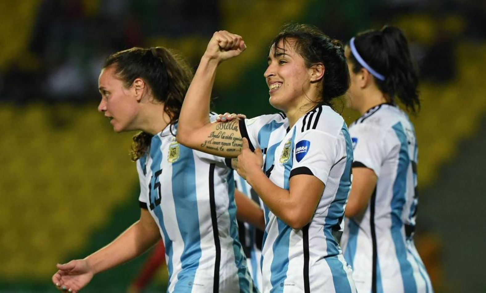 Argentina goleó a Perú  y consiguió su primer triunfo en la Copa América
