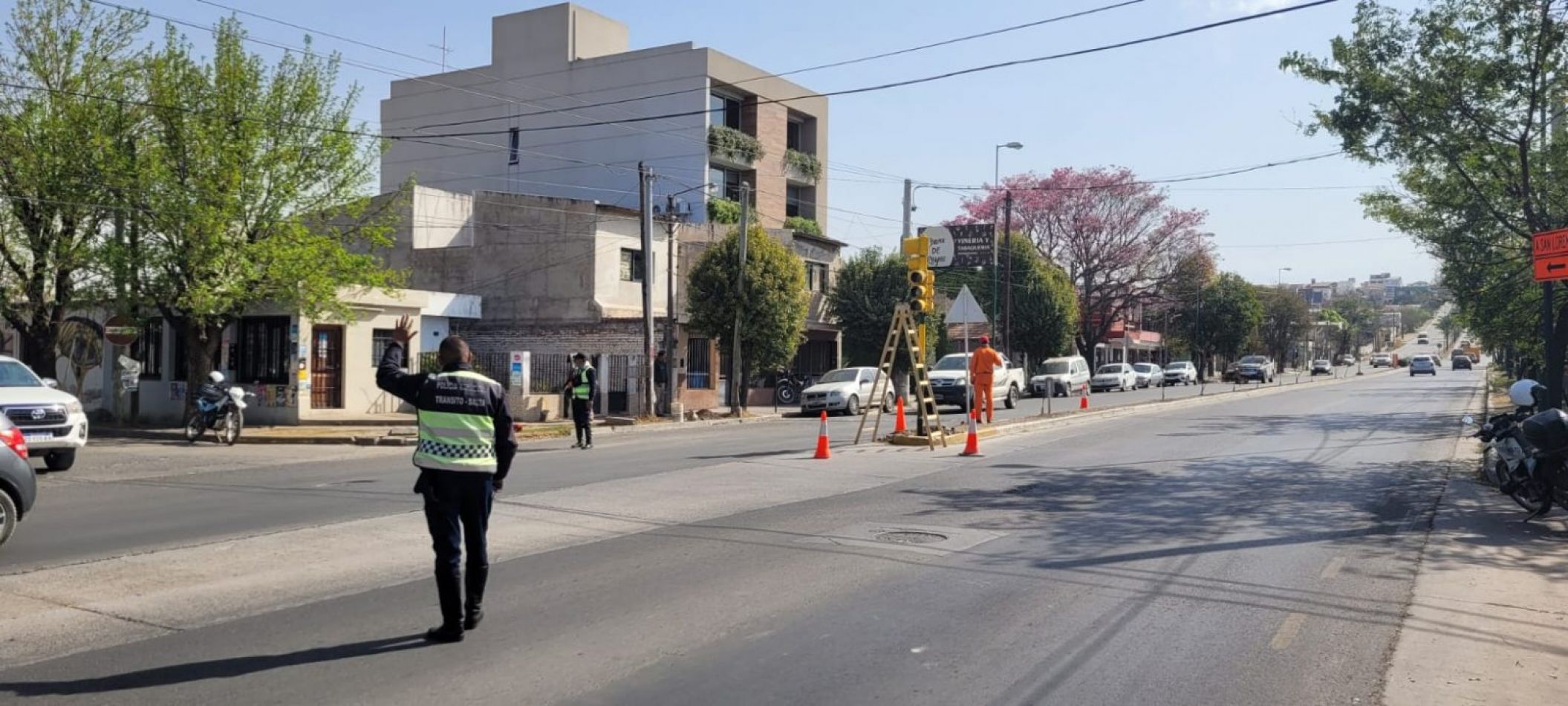 La Municipalidad de Salta instaló semáforos en calle Arenales y Luis Güemes