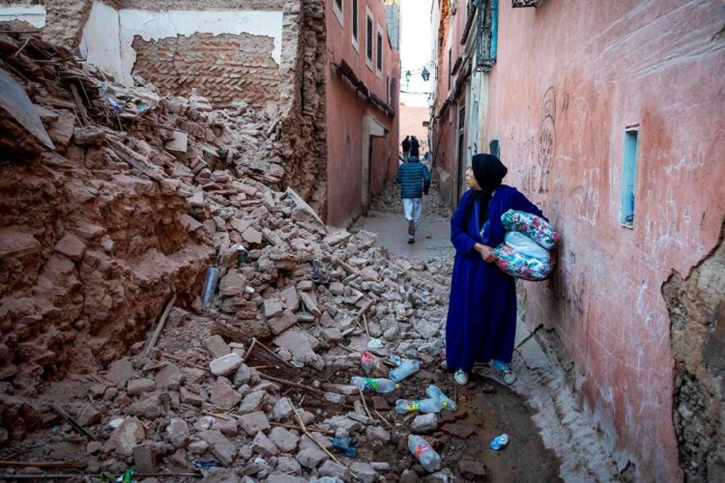 Sigue la búsqueda de sobrevivientes del terremoto en Marruecos que ya dejó 2.100 muertos