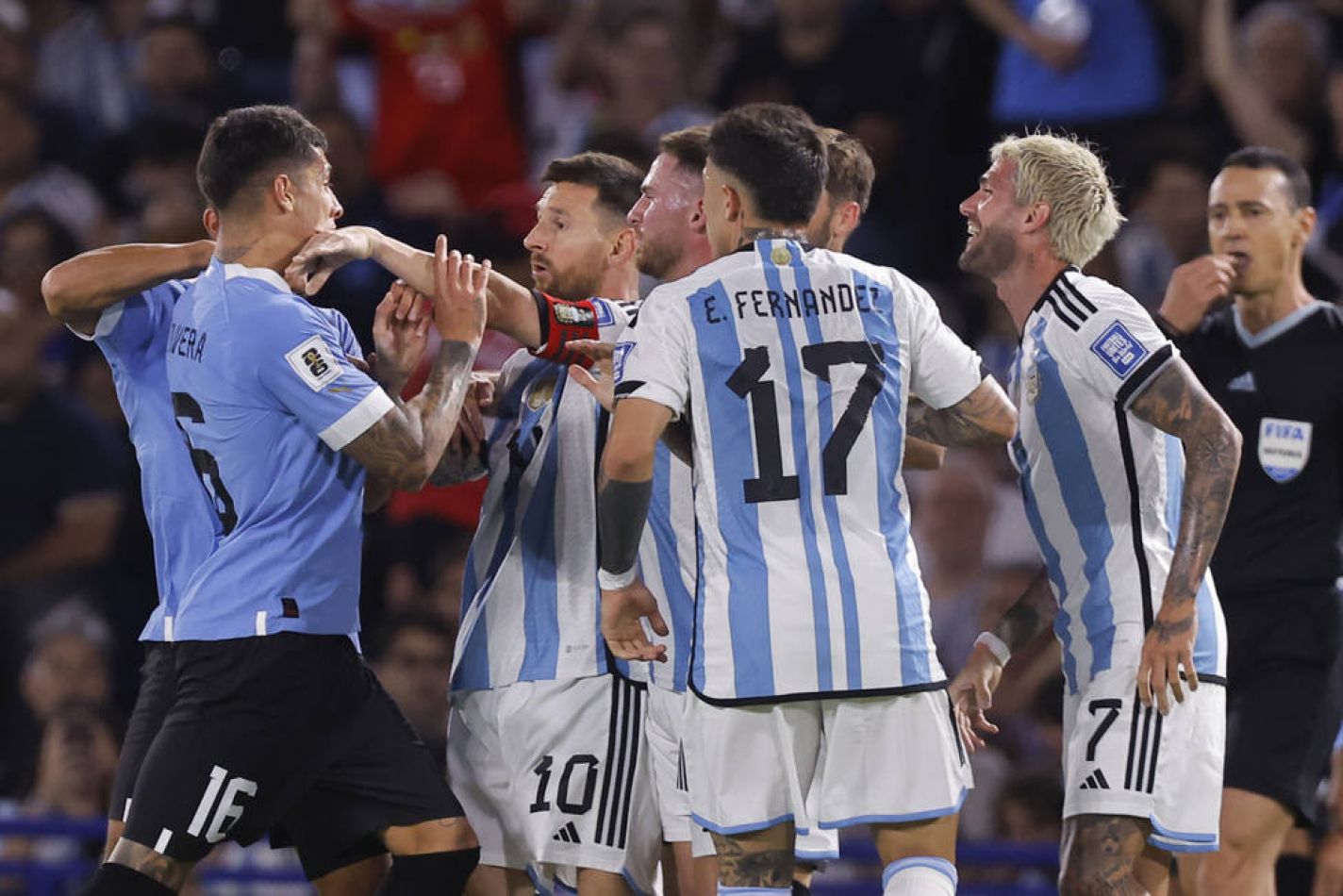 Los dardos de Messi contra los jugadores de Uruguay: “Tienen que aprender a respetar”