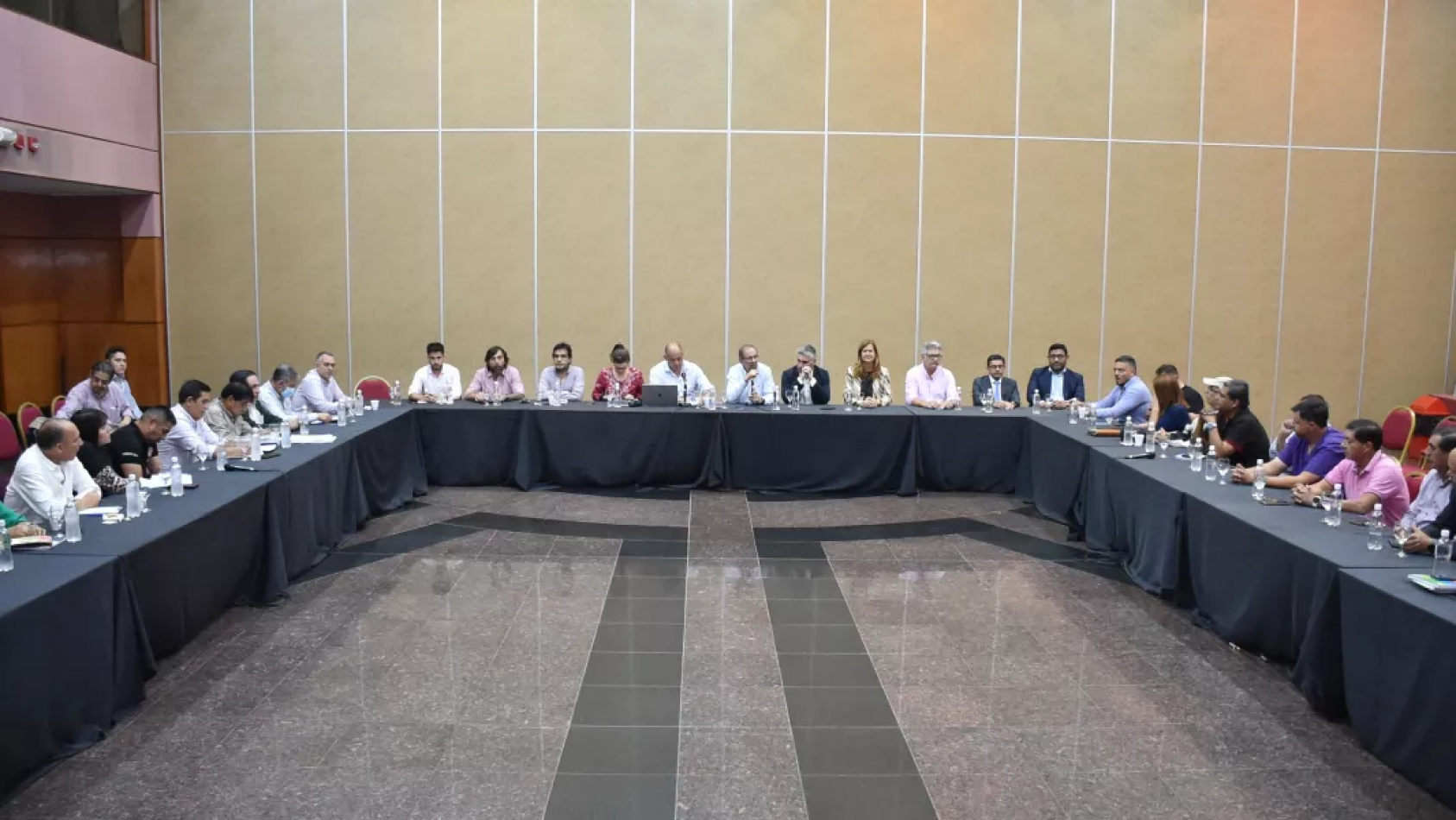 Gobierno y gremios abrieron revisión paritaria