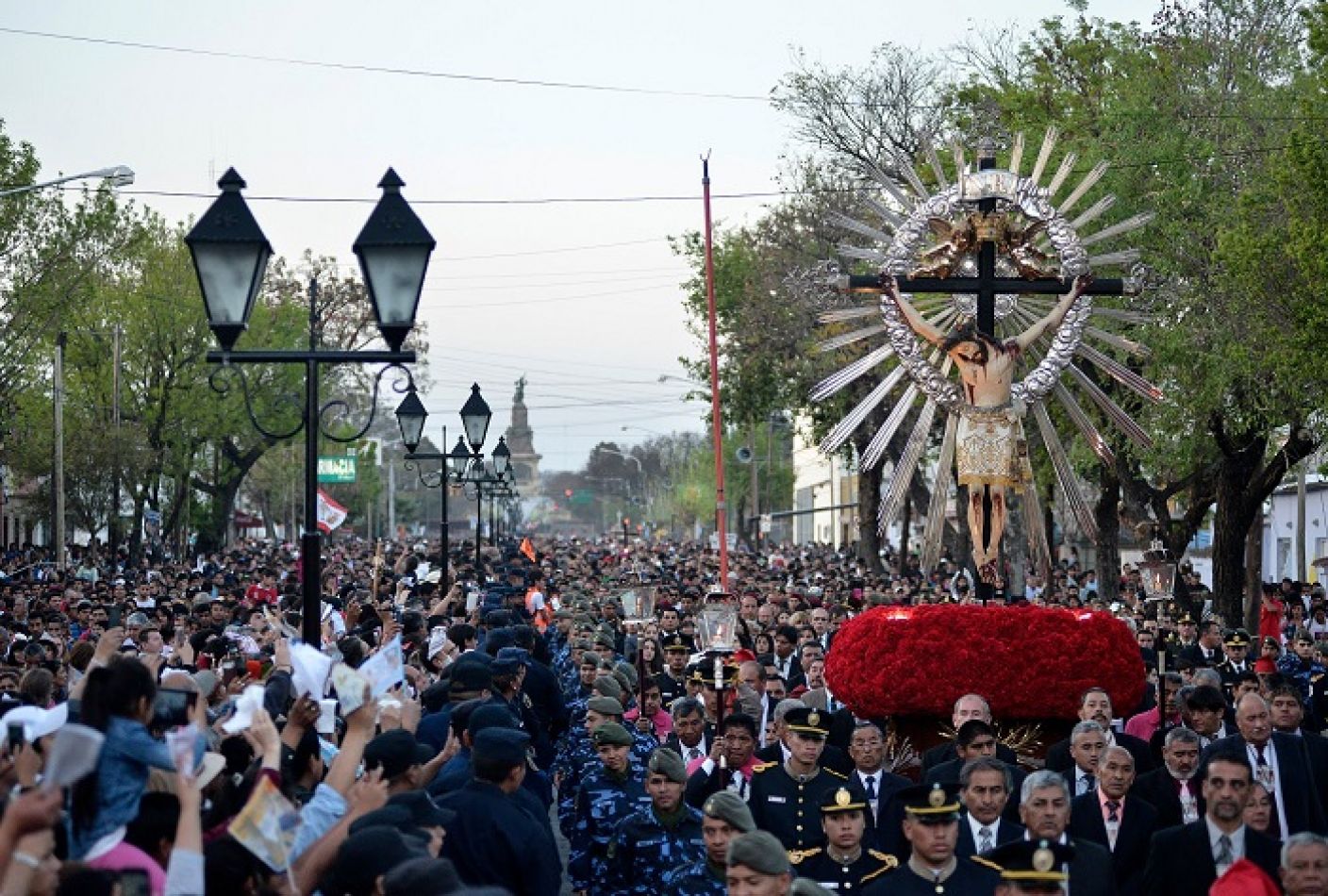 Hoy se realizará la procesión del Señor y la Virgen del Milagro, conocé