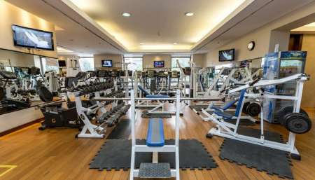 Preocupación por la muerte de un joven en el gimnasio del Hotel Alejandro I