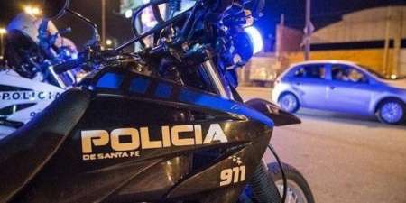 Encerró a motociclista con el auto y lo acribilló