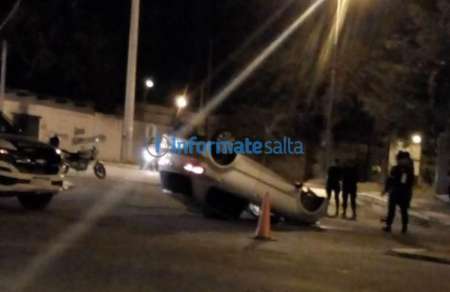 Volcó un auto en Av. Delgadillo con cinco ocupantes