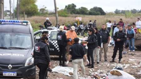 Macabro: encuentran un bebé muerto envuelto en papel higiénico en basural