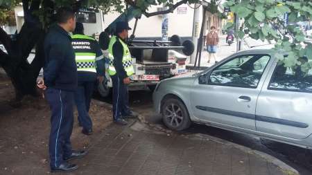 Tránsito intensificó controles y labró 1148 multas por vehículos mal estacionados
