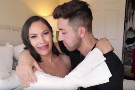 El youtuber que besó a su hermana fue por más: ahora le "comió la boca" a su mamá