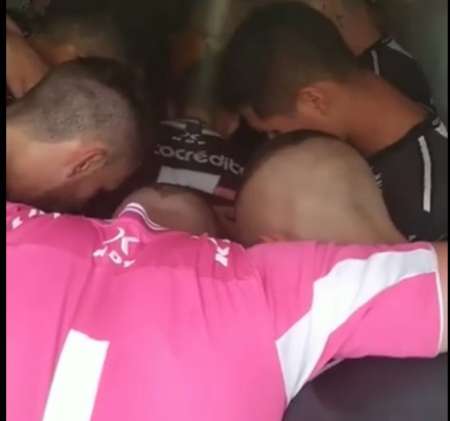 Emotiva arenga del ‘cuervo’ previo a la final con Guaraní: rezos y optimismo