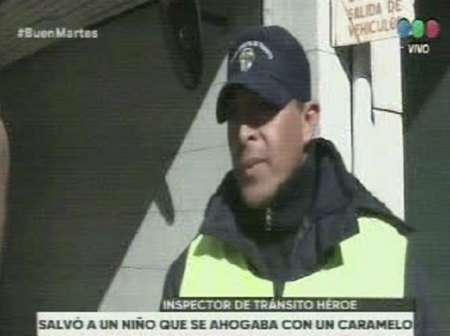 Agente de tránsito salvó la vida de un menor en el microcentro