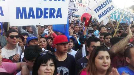 Protesta en La Rioja contra el fallo que impide a Carlos Menem presentarse en las elecciones