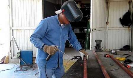 Aberrante: le metieron una palta por el ano a un herrero salteño