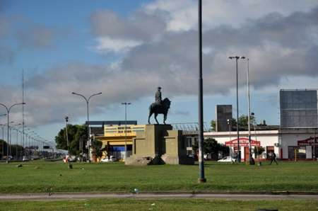 Dos heridos tras un choque vehicular en la rotonda de Los Gauchos