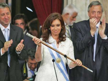 Sobreseyeron a Cristina en la causa del bastón presidencial
