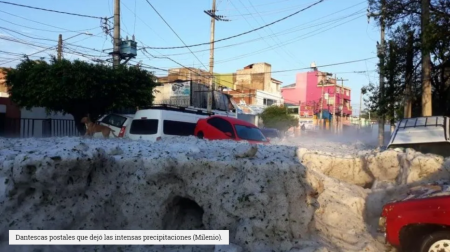 "Apocalíptica" granizada en México sepultó autos y casas