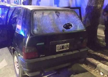 Denuncian que un policía les disparó tras una discusión de tránsito