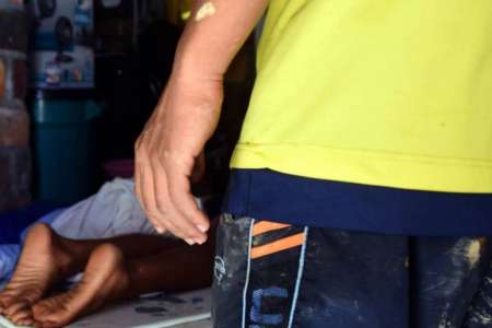 Abusó y golpeó de la niñera mientras su mujer daba a luz en Embarcación