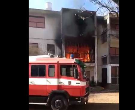 Feroz incendio en un departamento en zona norte