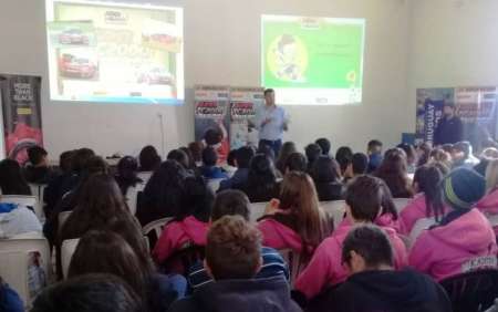 Concientización vial: El Súper TC2000 visita escuelas salteñas