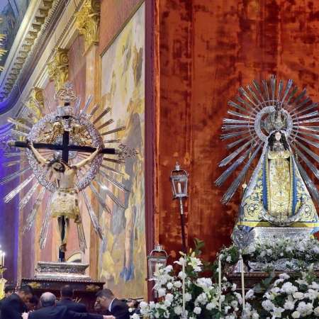 Así entronizaban al Señor y a la Virgen del Milagro en la Catedral de Salta