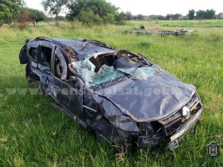 Un terrible accidente le costó la vida a una adolescente: El auto en el que viajaba cayó al río Rosario