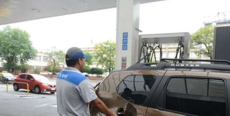 Estudian congelar el precio de la nafta hasta las elecciones