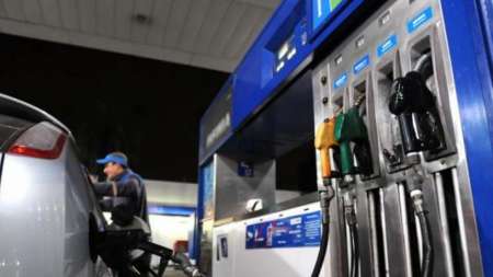 El Gobierno volvió a postergar el aumento del impuesto al combustible