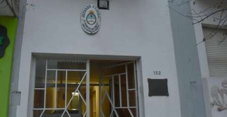 Condenan a 6 meses de prisión en suspenso a profesor por pedir fotos íntimas a alumna