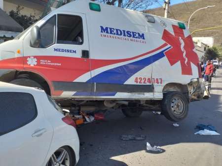VIDEO: Así fue el accidente de la ambulancia que terminó con una anciana fallecida