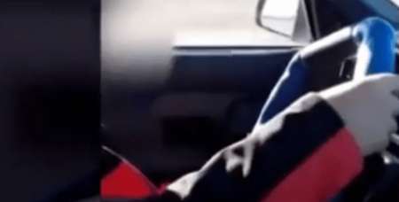 Le enseñó a manejar a su hijo de 10 años en la ruta: "Acelerá, no seas maricón"