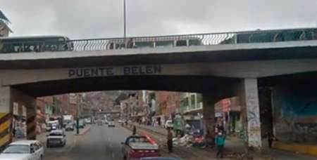 Se estaban besando en un puente, perdieron el equilibrio, cayeron desde 15 metros y murieron