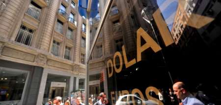 Tras las PASO, el dólar sube en bancos online y se vende por encima de los $ 50