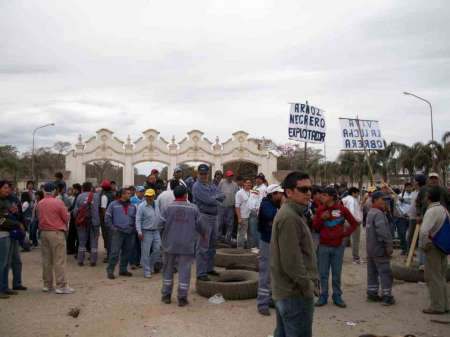 Godoy se metió en la crisis del ingenio El Tabacal y propuso soluciones a los despidos