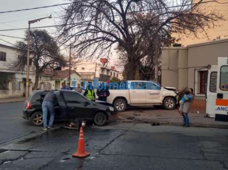Dos heridos en un choque vehicular en Leguizamón y Junín