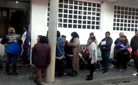 VIDEO: Larga fila en las inscripciones de vendedores ambulantes para el Milagro