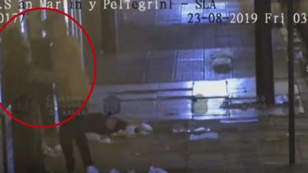 Video: fue detenido por golpear a su pareja en la calle