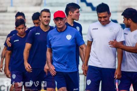 Por la falta de gol, el "Tano" incluiría a Arraya