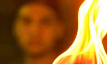 Video: pirómano prendió fuego a una moto de reparto en el macrocentro de Salta