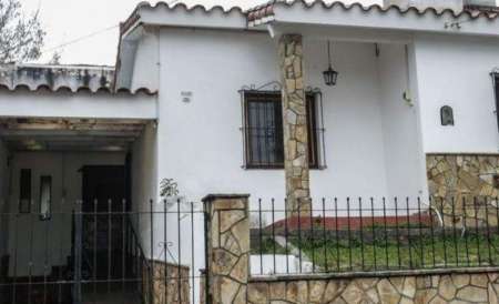 Gritos y pánico en villa Las Rosas: una joven sufre un infierno y sus vecinos quieren sacarla