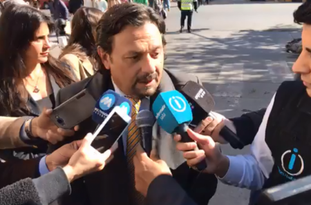 Sáenz acusó a la oposición de pegar carteles con su imagen y la de Macri