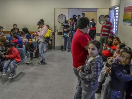 Fueron al Materno Infantil, reclamaron por las horas de espera y un mal diagnóstico