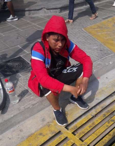 Otra vez, un ciclista se accidentó en la alcantarilla de Belgrano y Zuviría