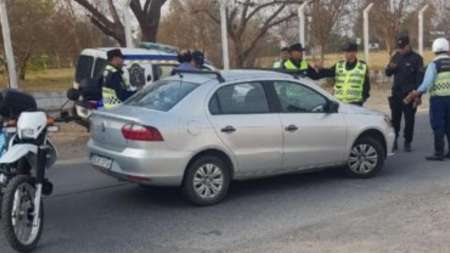 Imputaron al hombre que atropelló a un policía de tránsito y lo arrastró 200 metros