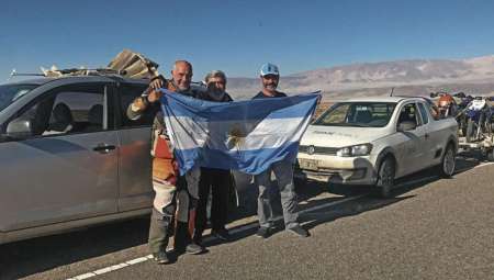 Homenaje a Malvinas, a 3.500 metros de altura, en el Salar Tolillal de Salta