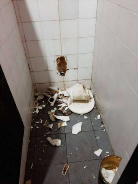 Quedaron eliminados de la Copa y sus hinchas destruyeron los baños del estadio