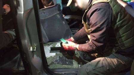 Por unos tornillos mal colocados, Gendarmería detectó un cargamento de cocaína