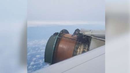 De terror: se desarmó el motor de un avión en pleno vuelo
