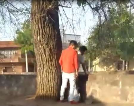 Sorprenden a amantes salteños intimando en la calle a plena luz del día